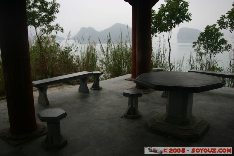Halong Bay - Dao Ti Top (Titov Island)
Mots-clés: Vietnam patrimoine unesco mer brume