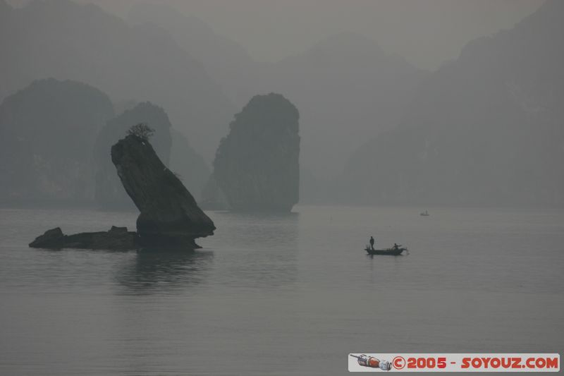 Halong Bay
Mots-clés: Vietnam patrimoine unesco mer brume bateau