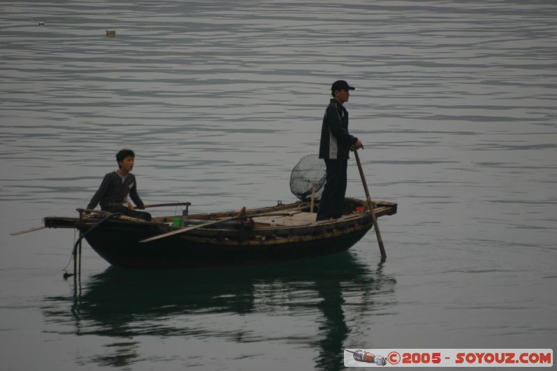Halong Bay - Fishermen
Mots-clés: Vietnam patrimoine unesco mer bateau pecheur
