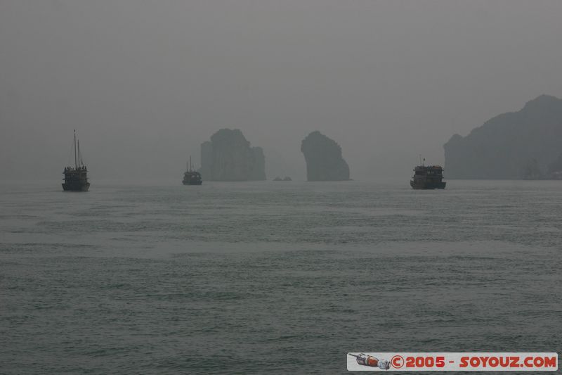 Halong Bay
Mots-clés: Vietnam patrimoine unesco mer brume bateau