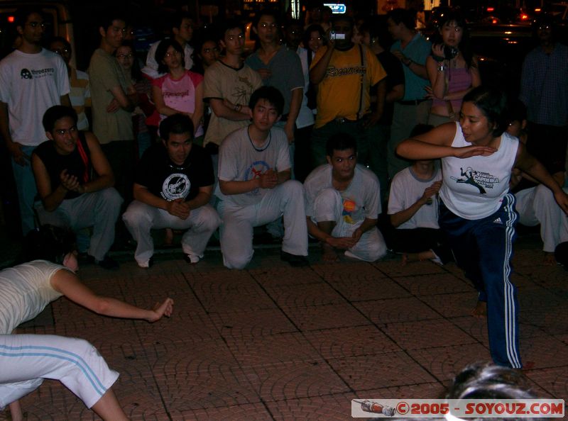 capoeira demonstration in Bangsar
Mots-clés: Central Market Dataran Merdeka Federal Territory Kuala Lumpur Malaysia Masjid Negara Menara Petronas Twin Towers Twin Towers