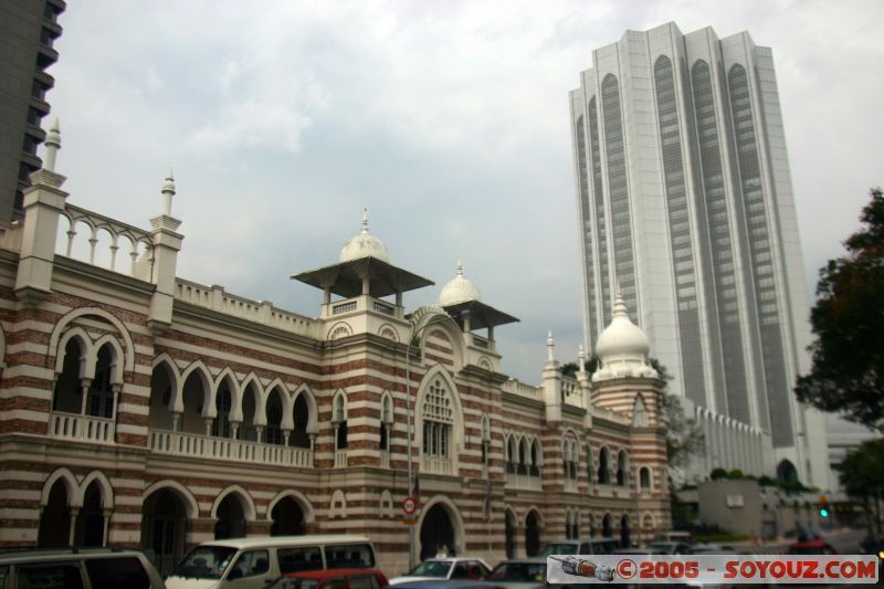 L'ancienne mairie et la poste centrale
Old city hall & post office building
Mots-clés: Central Market Dataran Merdeka Federal Territory Kuala Lumpur Malaysia Masjid Negara Menara Petronas Twin Towers Twin Towers