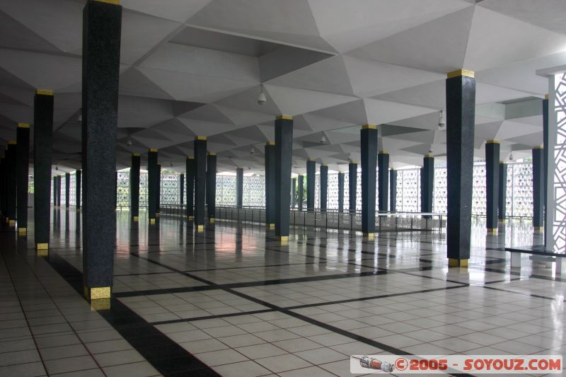 Masjid Negara
mosquée nationale - national mosque
Mots-clés: Central Market Dataran Merdeka Federal Territory Kuala Lumpur Malaysia Masjid Negara Menara Petronas Twin Towers Twin Towers