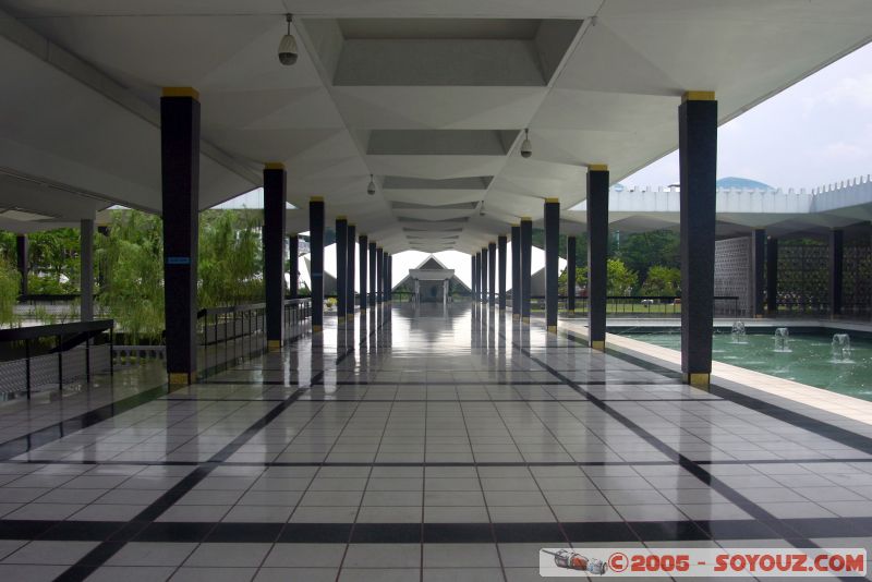 Masjid Negara
mosquée nationale - national mosque
Mots-clés: Central Market Dataran Merdeka Federal Territory Kuala Lumpur Malaysia Masjid Negara Menara Petronas Twin Towers Twin Towers