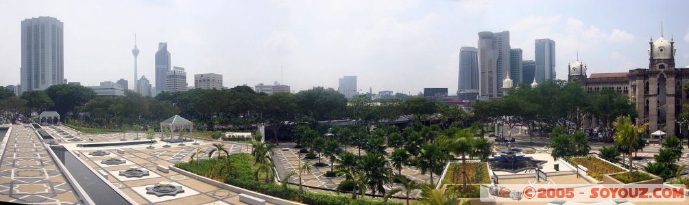 Vue panoramique depuis Masjid Negara
Panoramic view from Masjid Negara
Mots-clés: Central Market Dataran Merdeka Federal Territory Kuala Lumpur Malaysia Masjid Negara Menara Petronas Twin Towers Twin Towers