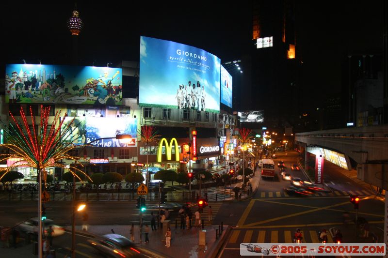 Vue de nuit du quartier Golden Triangle
night view of the Golden Triangle area
Mots-clés: Central Market Dataran Merdeka Federal Territory Kuala Lumpur Malaysia Masjid Negara Menara Petronas Twin Towers Twin Towers