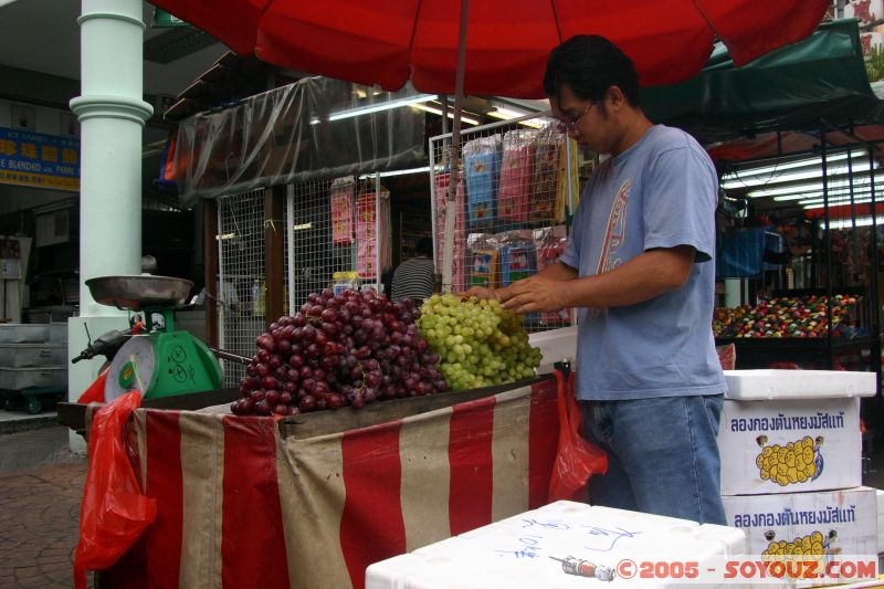 Raisin - Grapefruit
Chinatown
Mots-clés: Central Market Dataran Merdeka Federal Territory Kuala Lumpur Malaysia Masjid Negara Menara Petronas Twin Towers Twin Towers