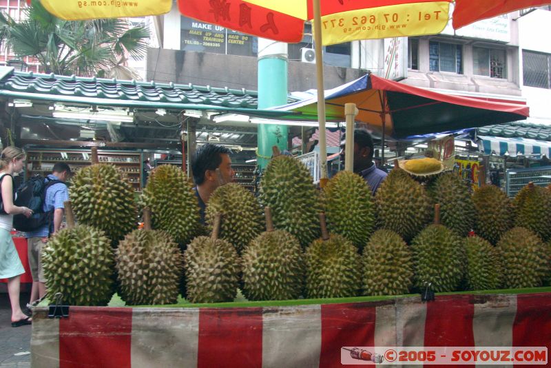 Durian
Un fruit à la chaire savoureuse mais à l'odeur insupportable.
Mots-clés: Central Market Dataran Merdeka Federal Territory Kuala Lumpur Malaysia Masjid Negara Menara Petronas Twin Towers Twin Towers