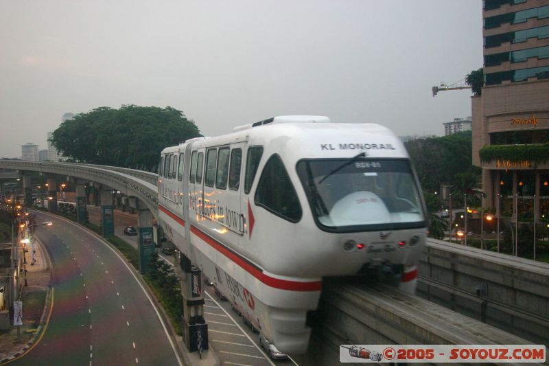 KL Monorail
Mots-clés: Central Market Dataran Merdeka Federal Territory Kuala Lumpur Malaysia Masjid Negara Menara Petronas Twin Towers Twin Towers