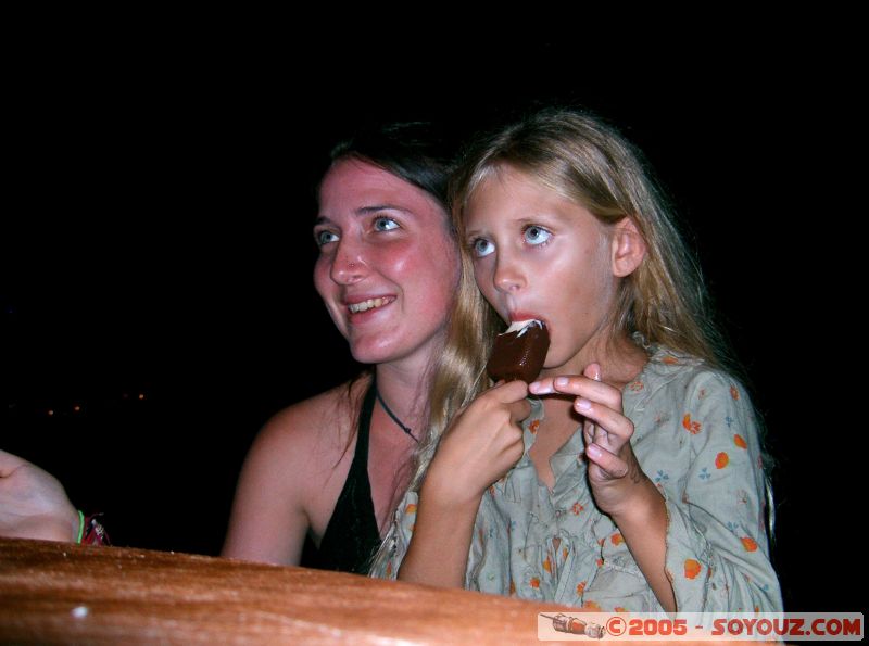 Amy and Kenza
Mots-clés: Kecil Malaysia Perhentian Islands beach diving paradis paradise plongés scuba