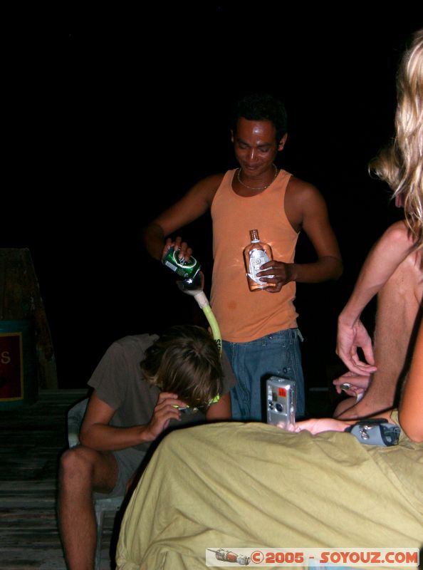 Party for the PADI licence
Mots-clés: Kecil Malaysia Perhentian Islands diving paradis paradise plongés scuba