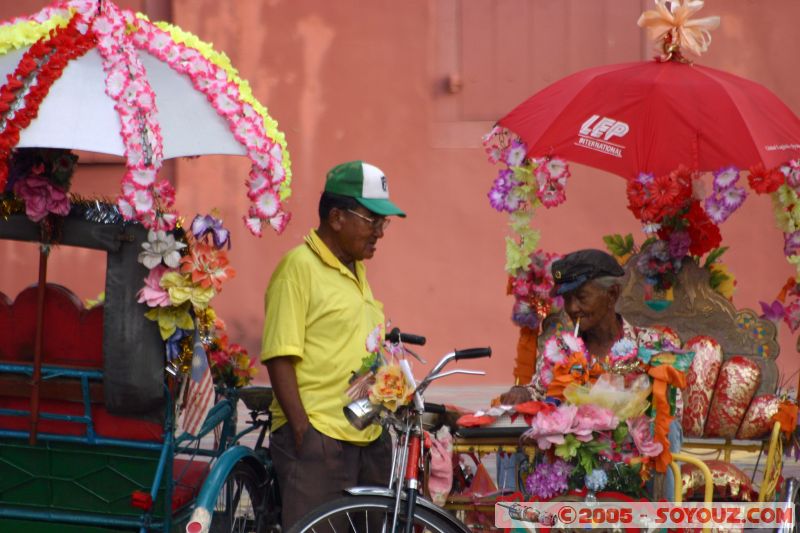Trishaw drivers
Mots-clés: A Famosa Cheng Hoon Teng Dutch Square Independence Malacca Malaysia Melaka Saint Francis Xavier