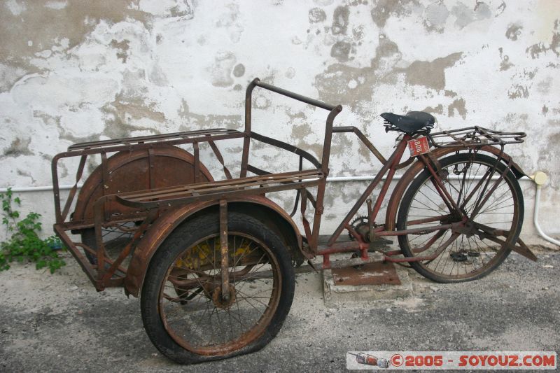 Old bike
Mots-clés: A Famosa Cheng Hoon Teng Dutch Square Independence Malacca Malaysia Melaka Saint Francis Xavier