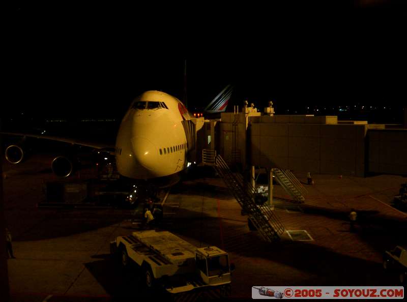 Avion du retour vers l'Europe / Last plane for Europe
