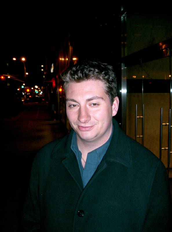 Eric
Un collègue de mon école d'ingénieur qui travaille depuis 5 ans à New-York.
Français - New-York (USA) - Mai 2004
