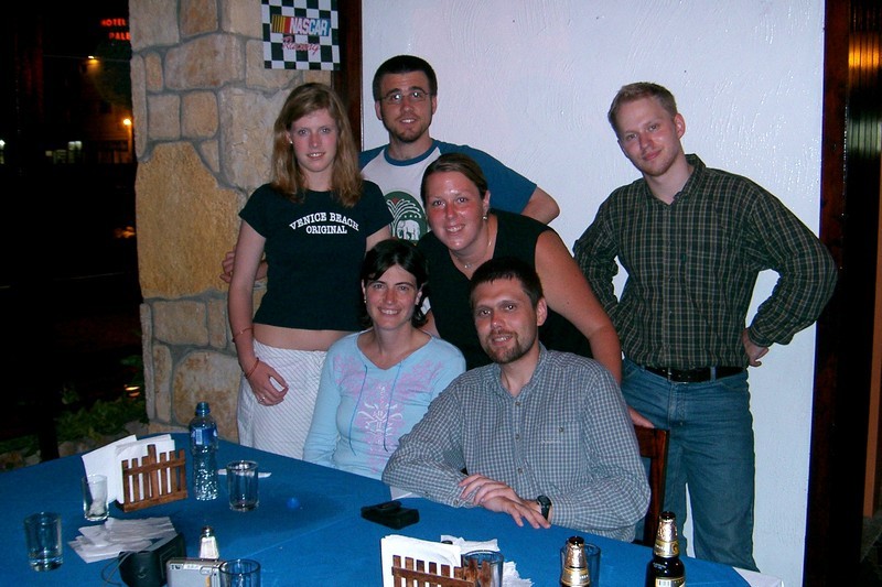 Diner a Palenque
Autrichien - Allemands - Cannadienne - Américaine - Palenque (Mexique) - Avril 2004
