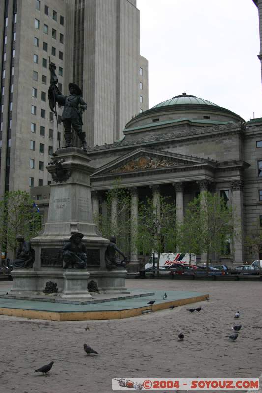 Places d'Armes
avec le monument de Maisonneuve et la Banque de Montreal
