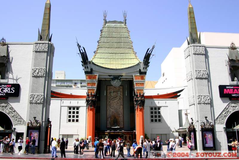 Chinese Theatre
C'est ici aussi que sont les empreintes des pieds de Stars
