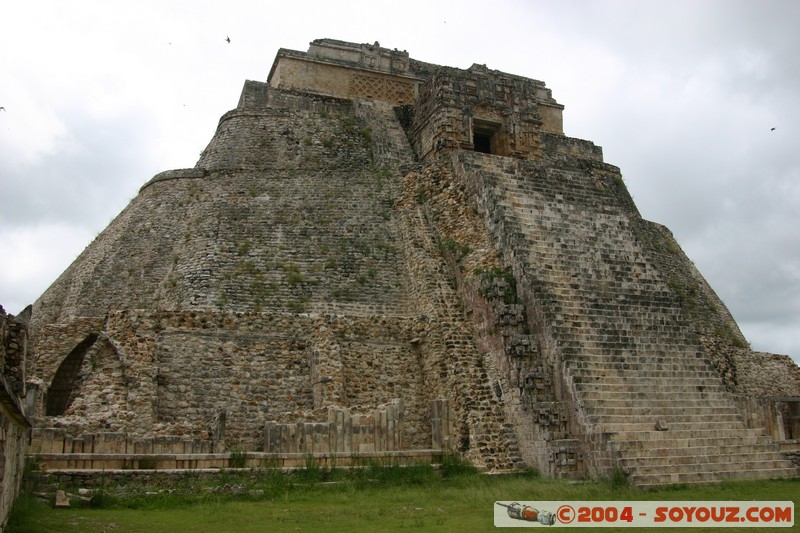 Uxmal - Piramide del Adivino
Mots-clés: Ruines Maya patrimoine unesco