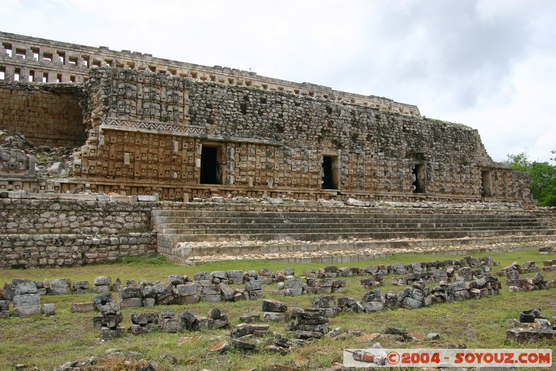 Kabah - Codz Poop (Palais des Masques)
Mots-clés: Ruines Maya