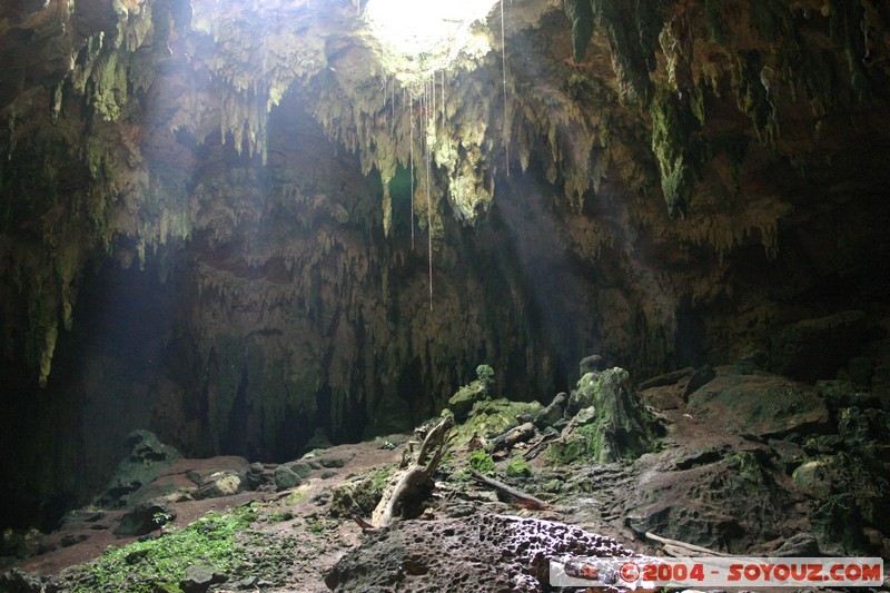 Les Grottes de Loltun
Mots-clés: grotte