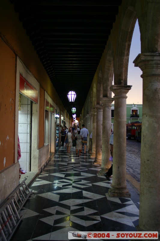 Campeche - Zocalo
Mots-clés: patrimoine unesco orage sunset