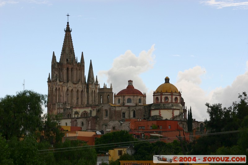 San Miguel de Allende - Instituto Allende - vue sur la La Parroquia
