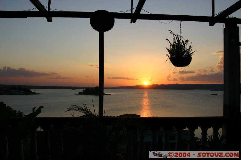 Couché de soleil sur le lac Peten Itza
Sunset on Peten Itza lake
Mots-clés: sunset, couché de soleil