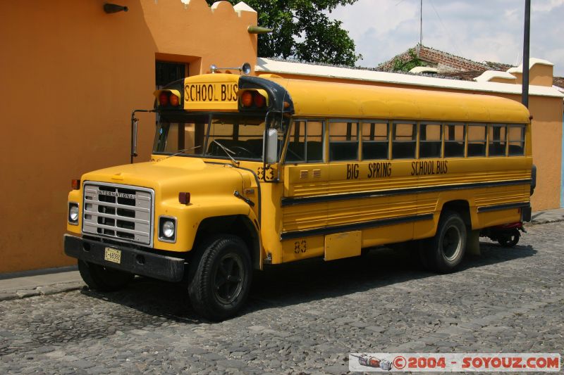 Ancien bus scolaire americain
Old american school bus
