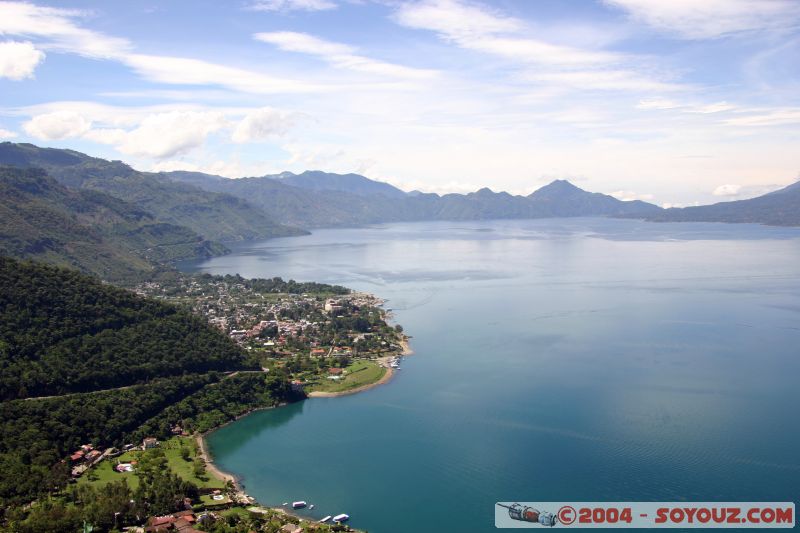 Vue sur le lac Atitlan et Panajachel
