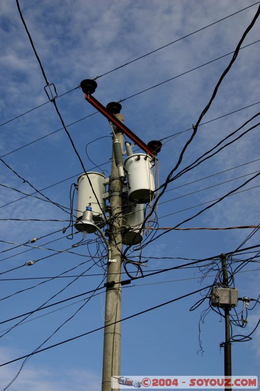 Electricity
Le rseau Guatemaltque n'a rien  envi  celui des USA (voir photos de Los Angeles)
