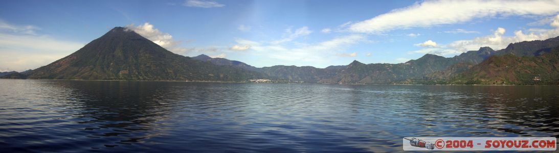 Vue panoramique sur le lac Atitlan
