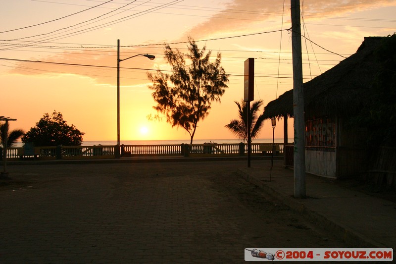 Puerto Lopez - Sunset on the sea
Mots-clés: Ecuador sunset