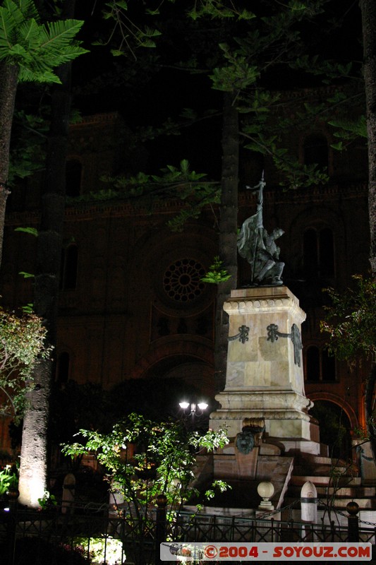 Cuenca - Parque Calderon
Mots-clés: Ecuador Nuit patrimoine unesco