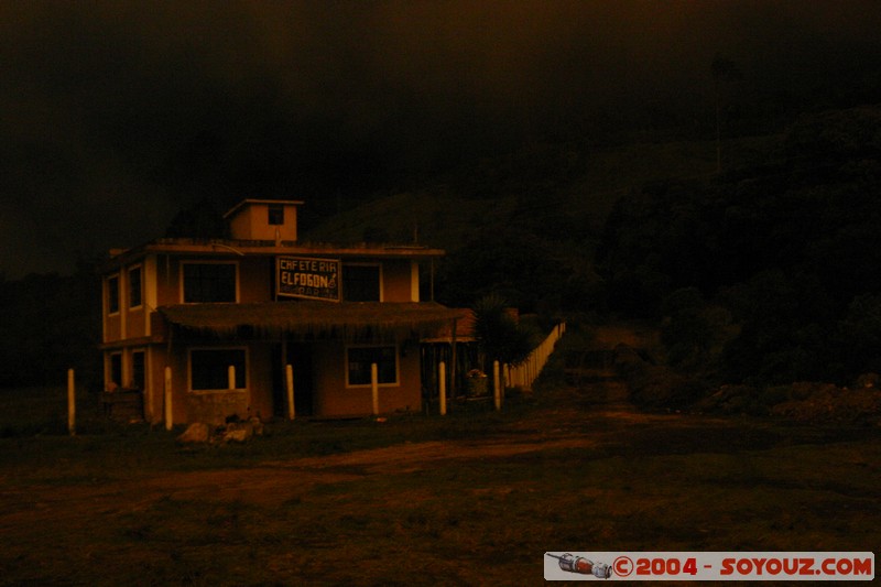 Banos - Cafeteria Elfogon
Mots-clés: Ecuador Nuit