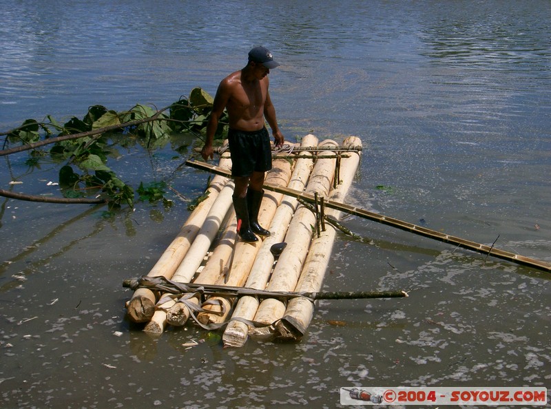 Rio Napo - Construction d'un radeau en balsa
Mots-clés: Ecuador Riviere bateau