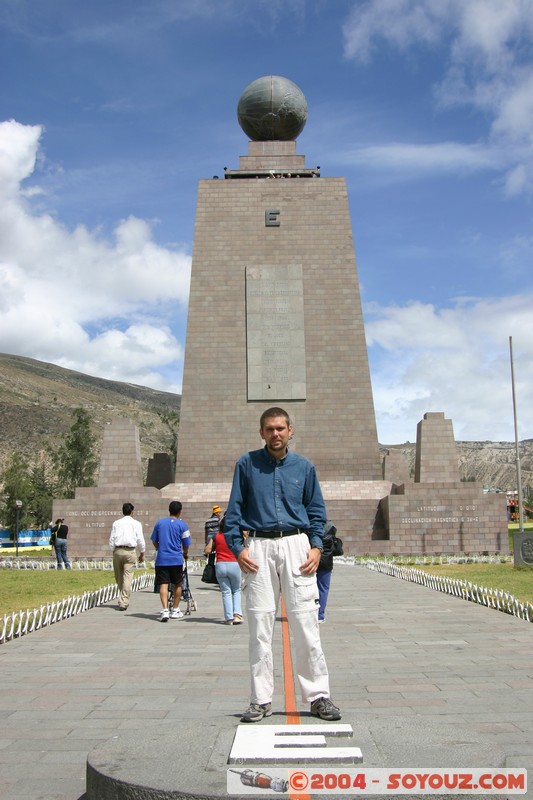 Mitad del Mundo - Sur l'Equateur
Mots-clés: Ecuador Equateur