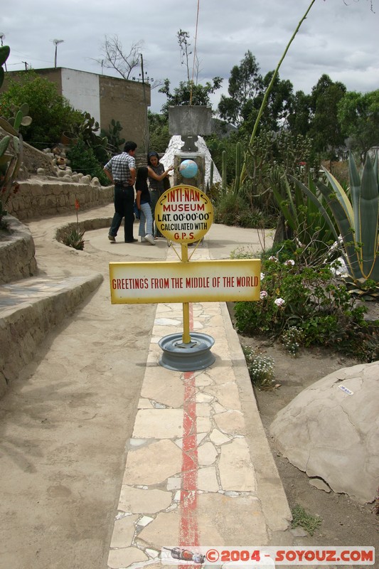 Mitad del Mundo - Museo Solar Inti Nan - Ligne de l'Equateur
Mots-clés: Ecuador Equateur