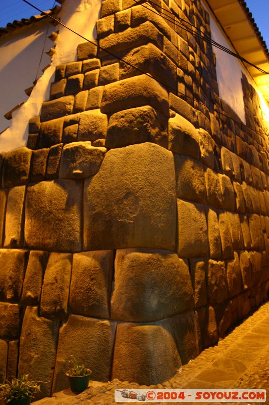 Cuzco - Calle Hatunrumiyoc
Mots-clés: peru Nuit Ruines Incas patrimoine unesco cusco