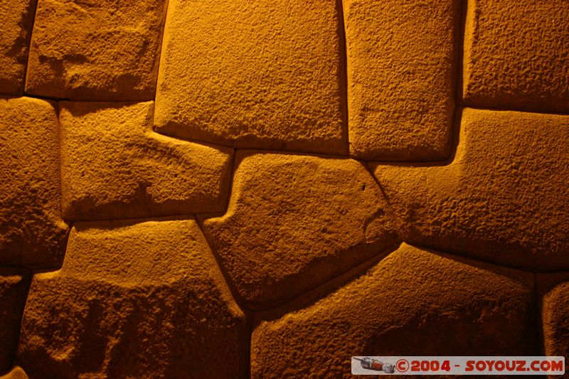 Cuzco - Calle Hatunrumiyoc
Mots-clés: peru Nuit Ruines Incas patrimoine unesco cusco