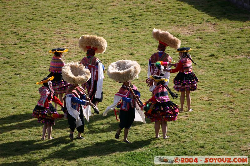 Cuzco - Qorikancha - Danzas Folkloricas
Mots-clés: peru Danse Folklore personnes cusco