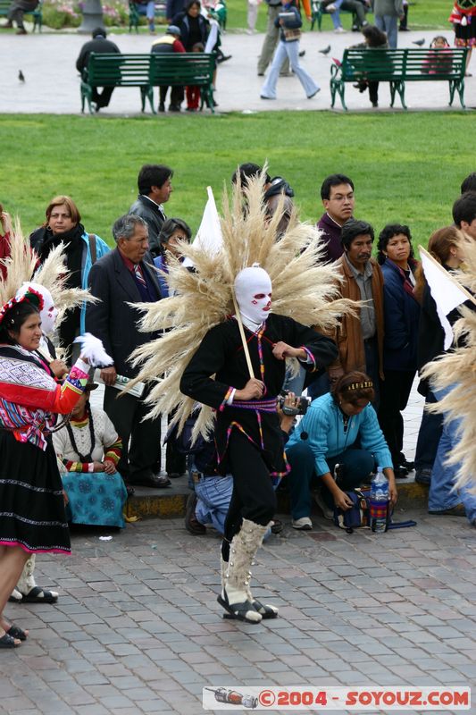 Cuzco - Plaza des Armas - Danzas Folkloricas
Mots-clés: peru Folklore Danse cusco