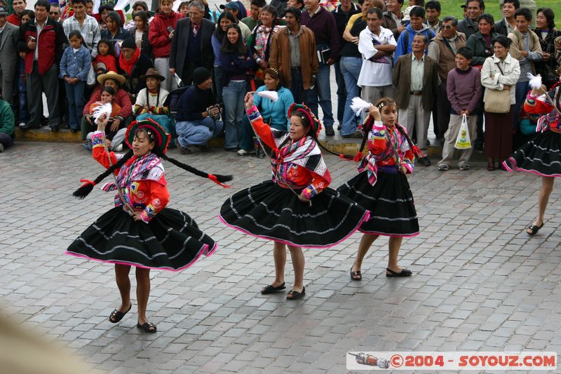 Cuzco - Plaza des Armas - Danzas Folkloricas
Mots-clés: peru Folklore Danse cusco