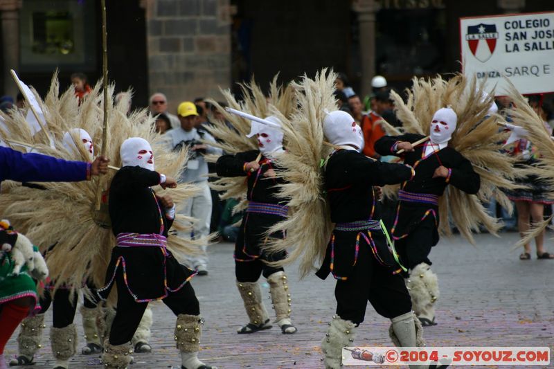 Cuzco - Plaza des Armas - Danzas Folkloricas
Mots-clés: peru Folklore Danse cusco