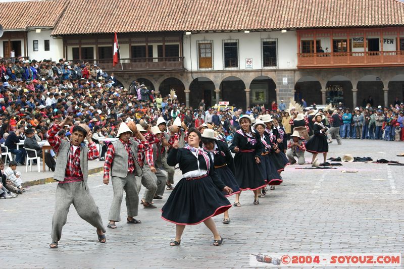 Cuzco - Plaza des Armas - Danzas Folkloricas
Mots-clés: peru Folklore Danse cusco