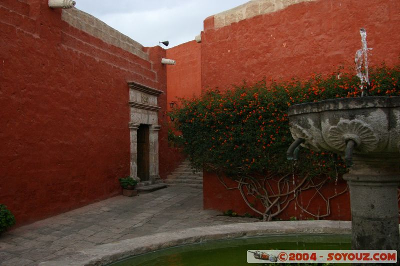 Arequipa - Monasterio de Santa Catalina
Mots-clés: peru Eglise Monastere Fontaine