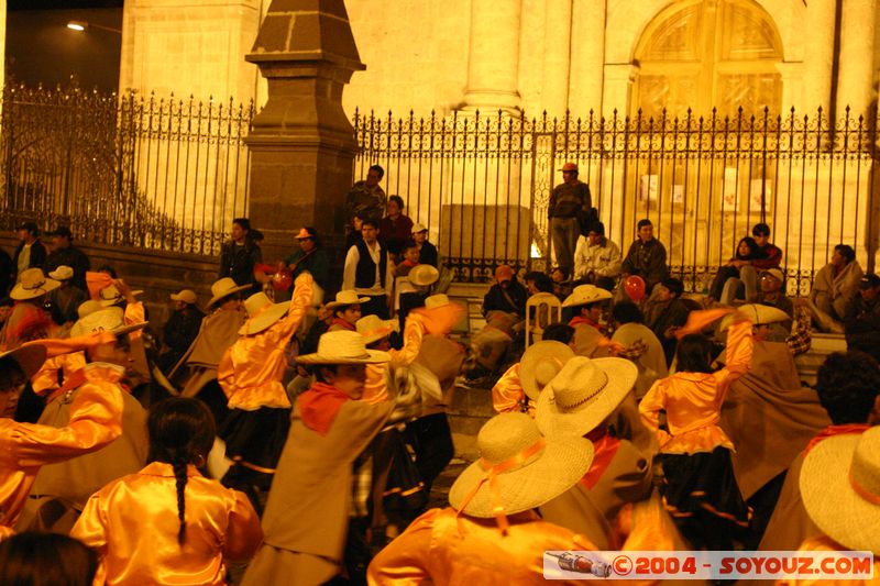 Arequipa - Serenata 464 Aniversario
Mots-clés: peru Nuit Danse Folklore