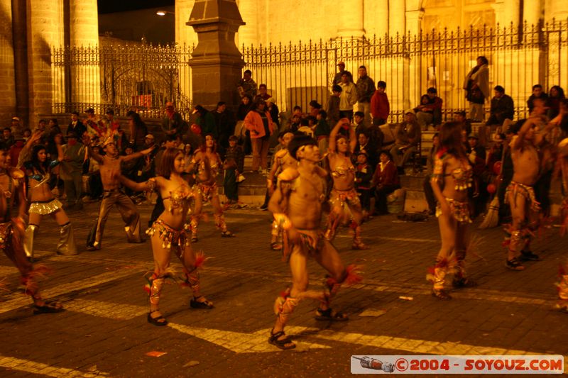 Arequipa - Serenata 464 Aniversario
Mots-clés: peru Nuit Danse Folklore