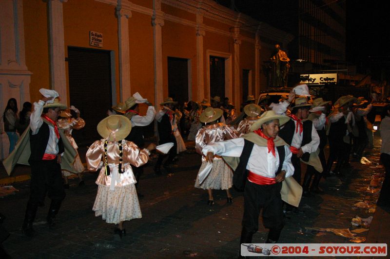 Arequipa - Serenata 464 Aniversario
Mots-clés: peru Nuit Danse Folklore