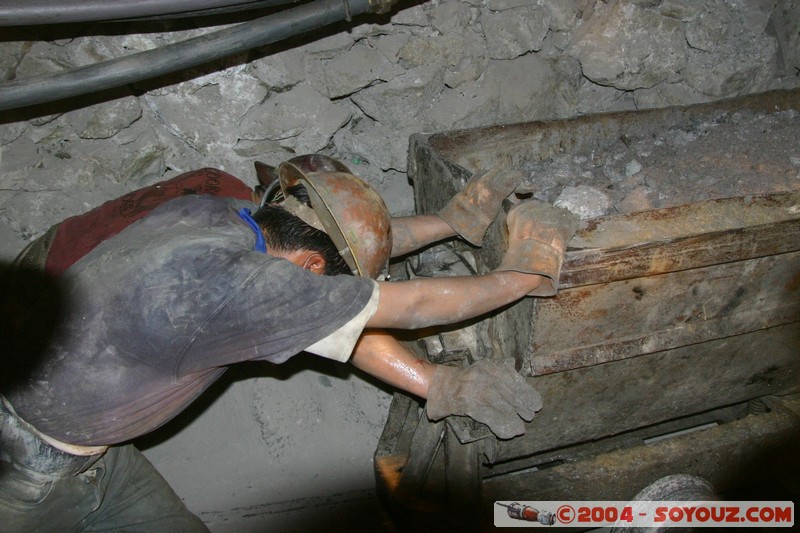 Cerro Rico - Mina Candelaria
Mots-clés: Mine grotte Mineurs personnes